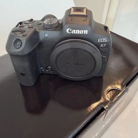 【美品】 Canon EOS R7