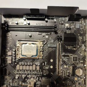 i5 13400f と msi B660M マザーボード