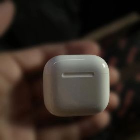Apple AirPods 4 ワイヤレスイヤホン