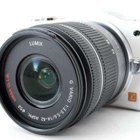 【中古】パナソニック Panasonic Lumix DMC-GF3 シェルホワイト レンズセット 美品 ストラップ付き