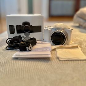 ソニー(SONY)のSONY ZV-E10L ズームレンズキット バッテリー付(ミラーレス一眼)