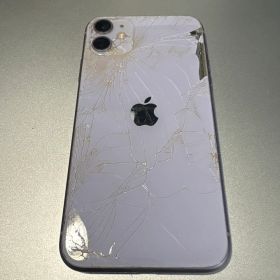 Apple iPhone 11 ひび割れあり