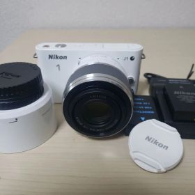 美品 Nikon 1 J1 ミラーレスカメラ 1 NIKKORズームレンズ付き