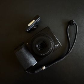 RICOH GR IV + GF-2 + 充電器 BJ-12 + 高級ストラップ