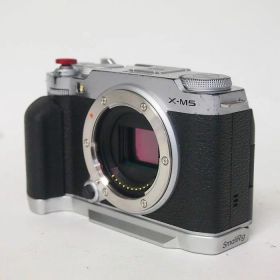【中古】 (フジフイルム) FUJIFILM X-M5 ボディ シルバー (海外モデル)【中古カメラ デジタル一眼】 ランク：B