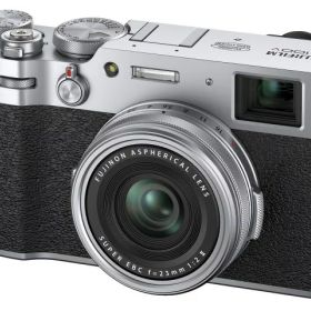 【ポイント10倍】 富士フイルム デジタルカメラ FUJIFILM X100V [シルバー] [画素数：2610万画素(有効画素) 撮影枚数：350枚] 【P10倍】