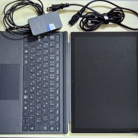 Surface Pro5 LTE仕様 Model 1807 8GB/256GB