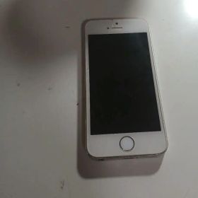 Apple iPhone 5s 本体 画面にひびあり