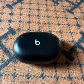 Beats Studio Buds ブラック