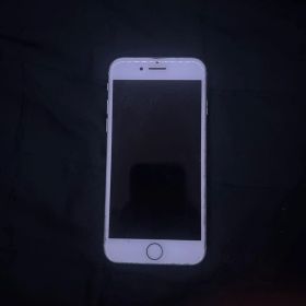 Apple iPhone 7 シルバー 本体