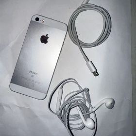 Apple iPhone SE 32GB シルバー 本体 sim free