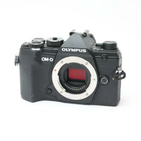 【中古】 《美品》 OLYMPUS OM-D E-M5 Mark III ボディ ブラック 【電池蓋ユニット部品交換/各部点検済】 [ デジタルカメラ ]