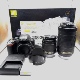 極美品 D5600ダブルズームキット AF-P DX NIKKOR 18-55mm f3.5-5.6G VR AF-P DX NIKKOR 70-300mm f4.5-6.3G ED VR 一眼レフ