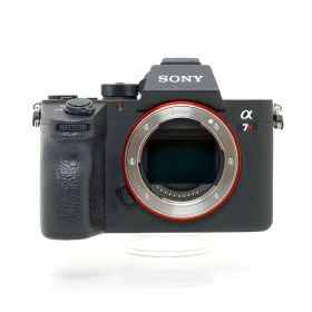 【中古】 (ソニー) SONY ILCE-7RM3 α7R III ボデイ【中古カメラ デジタル一眼】 ランク：B