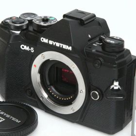 【中古】【美品】OMシステム OM SYSTEM OM-5 ボディ [ブラック]（センサー清掃済み） CA01-R3897-3Y1A マイクロフォーサーズ 5軸手ブレ補正 EVF 中古