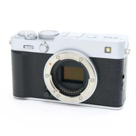 【中古】 《美品》 FUJIFILM X-E5 ボディ シルバー 【ストラップ取付部部品交換/各部点検済】 [ デジタルカメラ ]