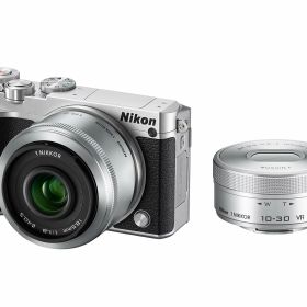 【中古】【非常に良い】Nikon ミラーレス一眼 Nikon1 J5 ダブルレンズキット シルバー J5WLKSL
