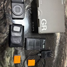 RICOH GR IIIデジタルカメラ 本体と付属品