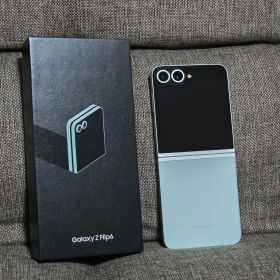 【超美品・ほぼ未使用】Galaxy Z Flip6 au版SIMフリー Mint