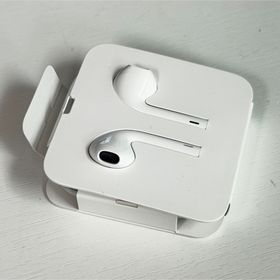 アップル(Apple)のApple純正品のEarPods（Lightningコネクタ）(ヘッドフォン/イヤフォン)
