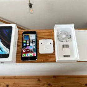 Apple iPhone SE (第2世代) ホワイト