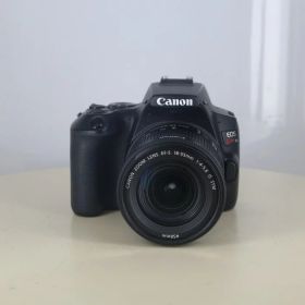 【中古】 (キヤノン) Canon EOS KISS X10/EF-S18-55 IS STM レンズキツト BK【中古カメラ デジタル一眼】 ランク：B