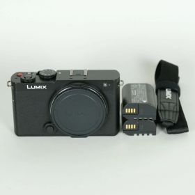 [美品 | バッテリー2個付] Panasonic LUMIX DC-S9 [ジェットブラック] | LEICA Lマウント