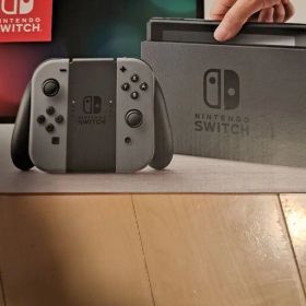 【中古】Nintendo Switch 本体 赤 Joy-Conマリカー8付き