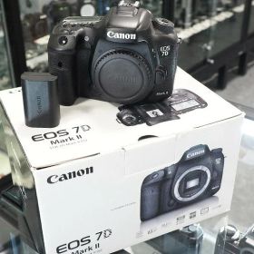 キヤノン Canon デジタル一眼レフ EOS 7D Mark II 【中古】
