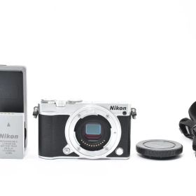 【美品】ニコン NIKON J5 小型軽量ミラーレス一眼カメラ Wi-Fi内蔵