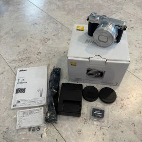 Nikon 1 J5 ミラーレスカメラ 10-30mmレンズ付き