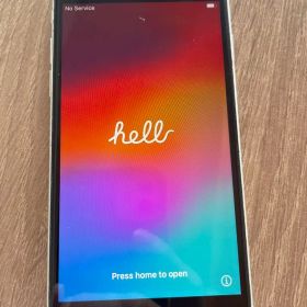 Apple iPhone SE ホワイト 本体