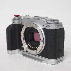 【中古】(フジフイルム) FUJIFILM X-M5 ボディ シルバー (海外モデル)