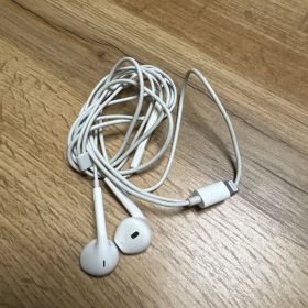 Apple EarPods Lightning接続 ホワイト