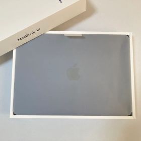 MacBook Air M4 2025 ほぼ未使用 2026年1月購入充放電4回