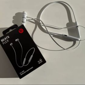 Beats Flex ワイヤレスイヤホン ホワイト