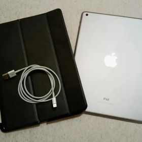 Apple iPad 第6世代 128GB スペースグレイ