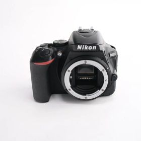 【中古】 (ニコン) Nikon D5600 ボディ【中古カメラ デジタル一眼】 ランク：B