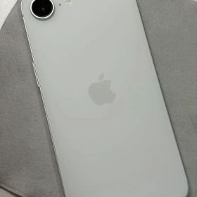 バッテリー100% iPhone 16e US版 128GB ホワイト 本体