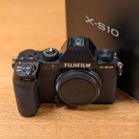 FUJIFILM X-S10