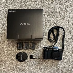 【おまけ多数有】 FUJIFILM X-S10 ミラーレスカメラ