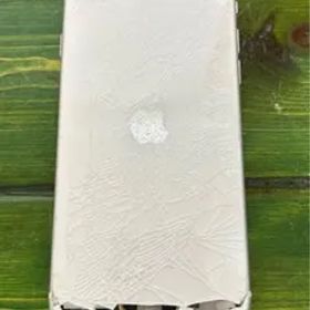 iPhone SE 第3世代 ジャンク品 バッテリー77% SIMフリー箱付き