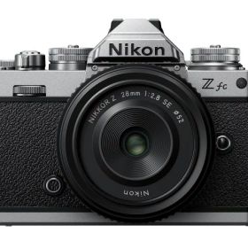 【ポイント10倍】 ニコン デジタル一眼カメラ Z fc 28mm f/2.8 Special Edition キット [シルバー] 【P10倍】