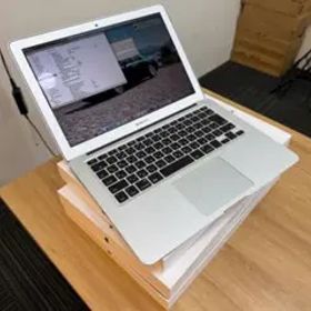 Macbook Air 2017年式 RAM:8G SSD:256G