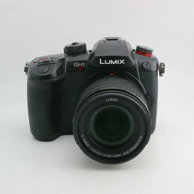 【中古】 (パナソニック) Panasonic LUMIX DC-GH5M2M レンズキット ブラック【中古カメラ デジタル一眼】 ランク：B