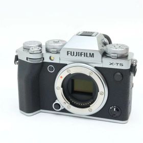【中古】 《新同品》 FUJIFILM X-T5 ボディ シルバー [ デジタルカメラ ]