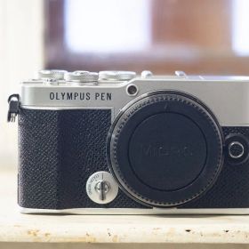【当日発送】OLYMPUS PEN EP7 ミラーレス一眼 マイクロフォーサーズ