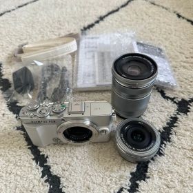OLYMPUS PEN EーP7 EZダブルズームキットミラーレス一眼カメラ