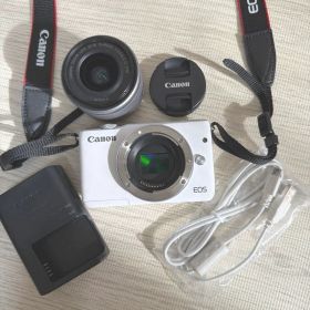Canon EOS M10一眼レフカメラ レンズ付 ホワイト