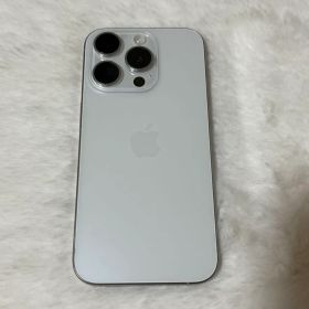 iPhone 15 Pro 256GBホワイトチタニウム 美品 86%